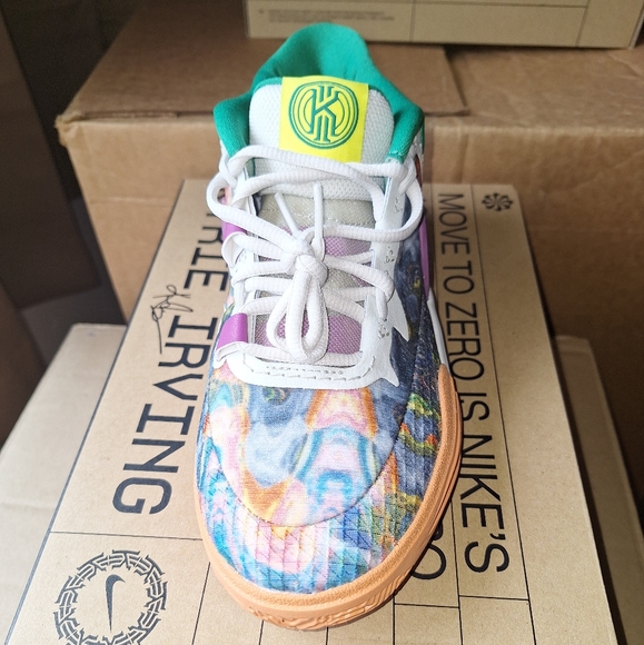 Nike Kyrie 8 GO (GS) Light Bone with yellow strike.  NWB in a youth size 5.5, 6 - Picture 7 of 10